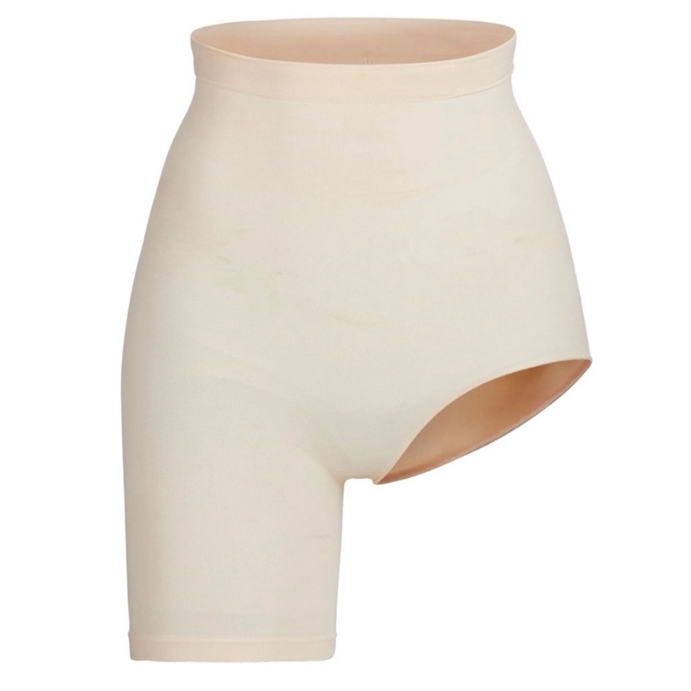 NEW Skims Solutions Short